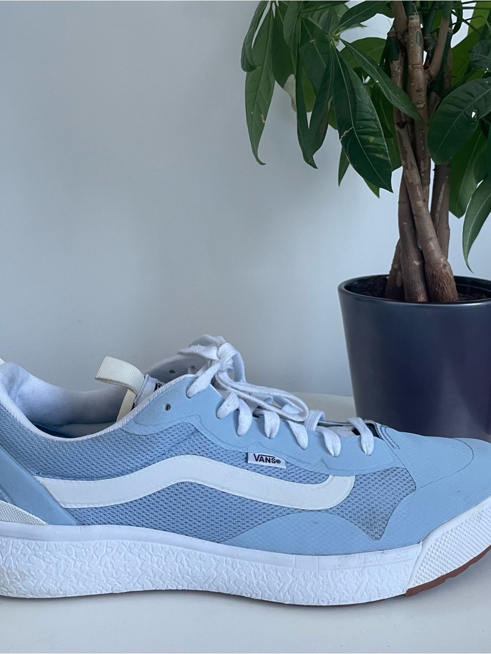 Men Size 12 Vans Ultrarange EXO Ultracush Powder Sky Blue White Shoes